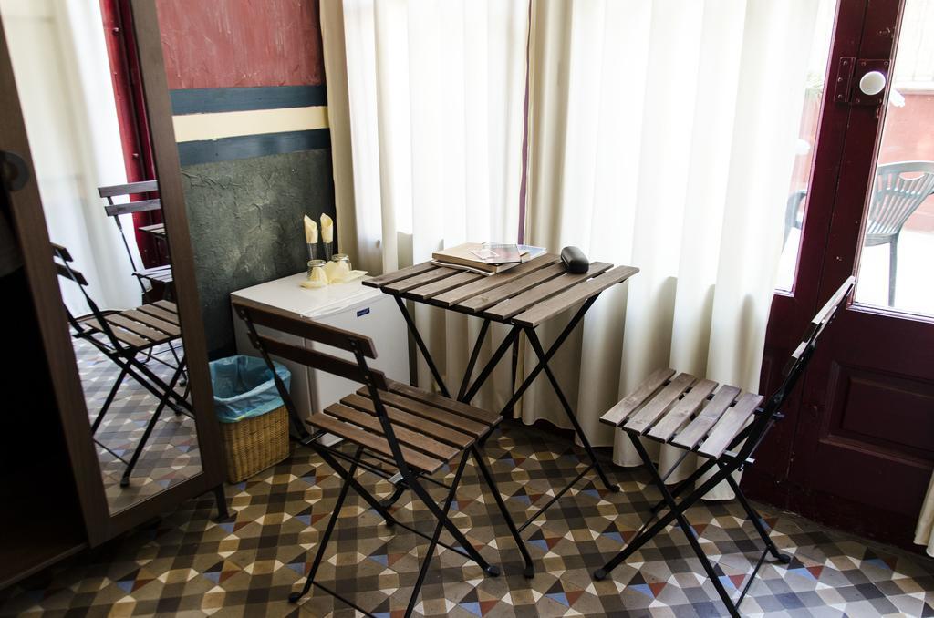 Bed & Art Barcelona Vandrarhem Rum bild